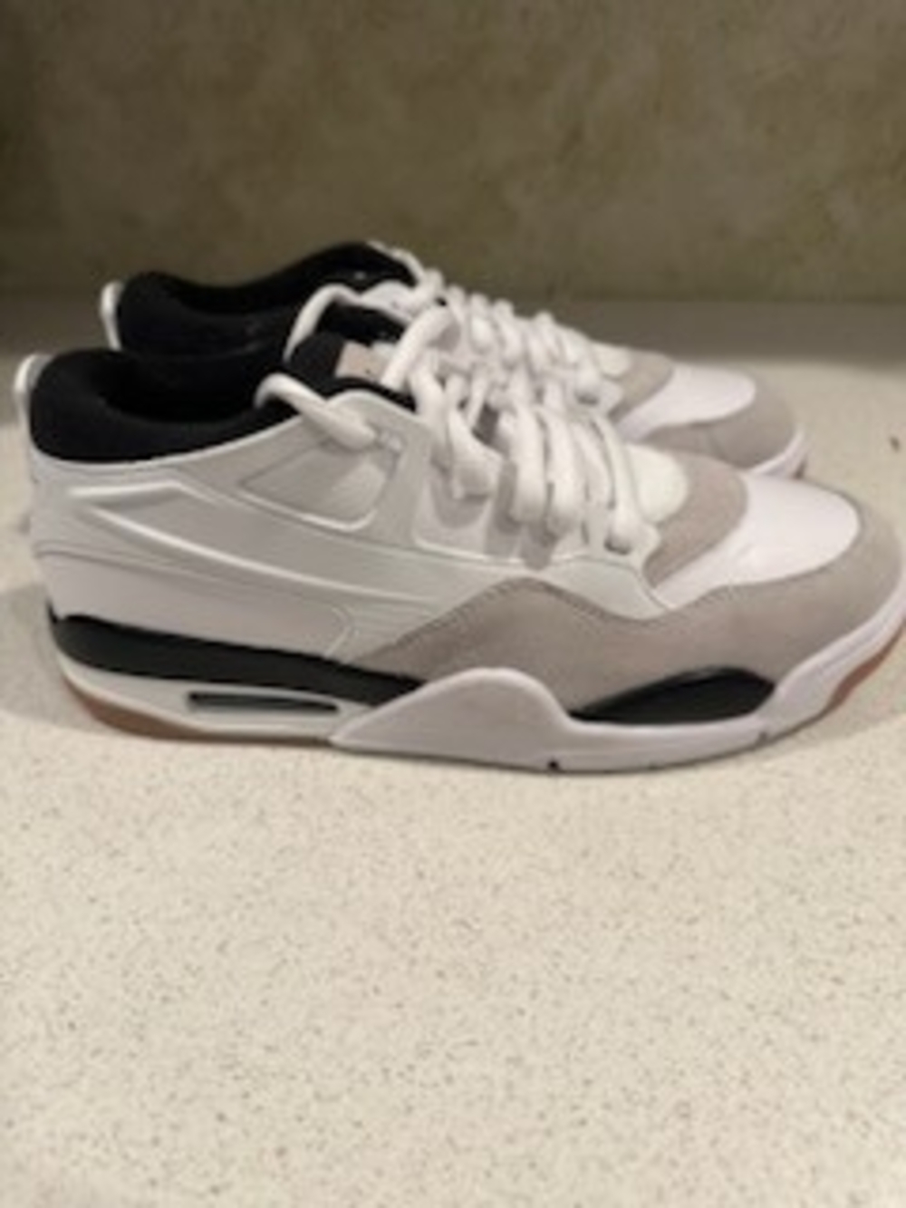 Jordan Low-Top Sneakers in White, Light Gray and Black